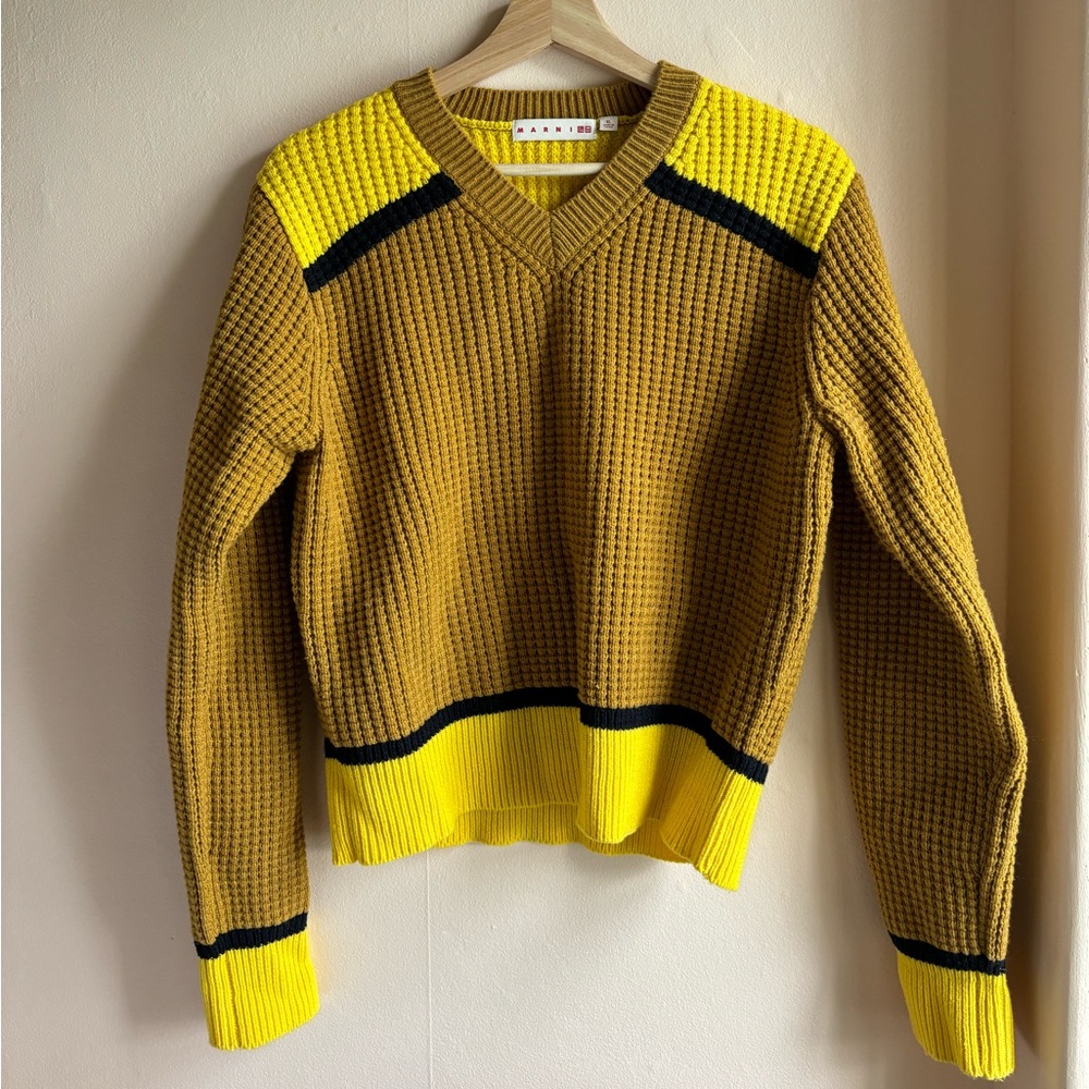 NWOT UNIQLO x MARNI collaboration V-Neck XL (fits like a L)